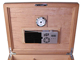 Photo of the Cigar Oasis Ultra Mounted to Lid
