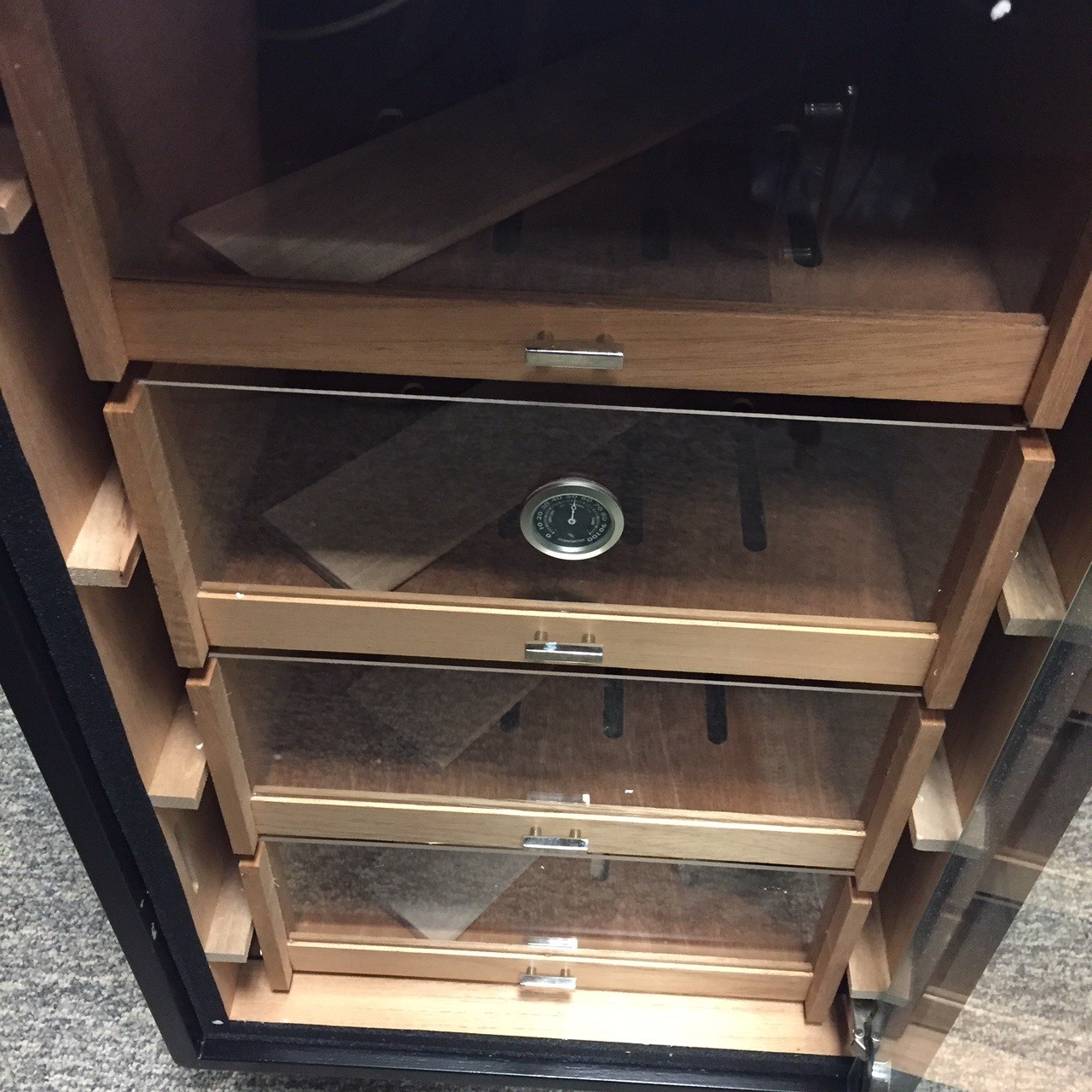 250 Count Black Bar Top Display Humidor - Modern Style Framless Glass ...